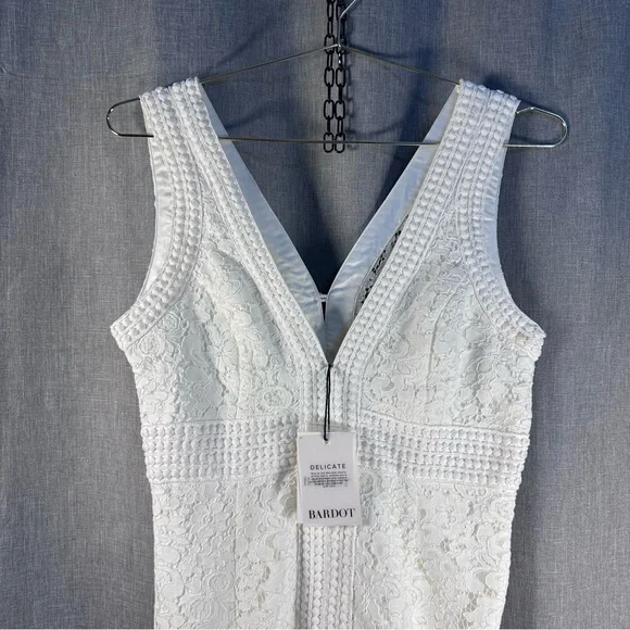 Halter Lace Front Slit Dress In White Size 6. NWT - Picture 7 of 13